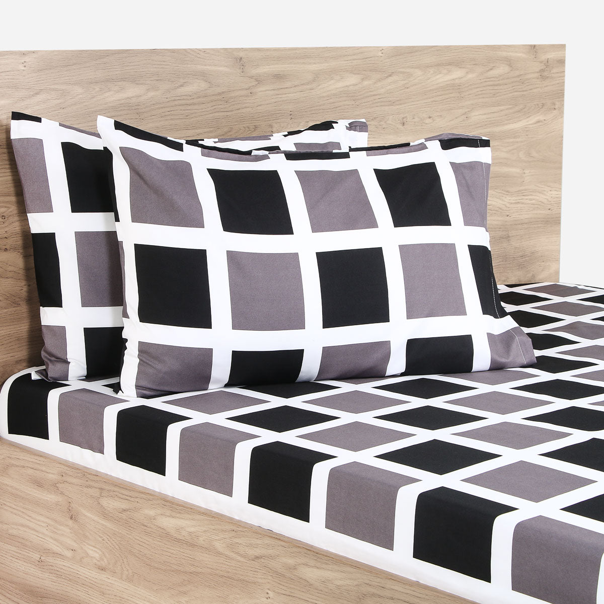Kingston 3 -Piece Queen Size Fitted Bedding Set Ð Checkered Black and White