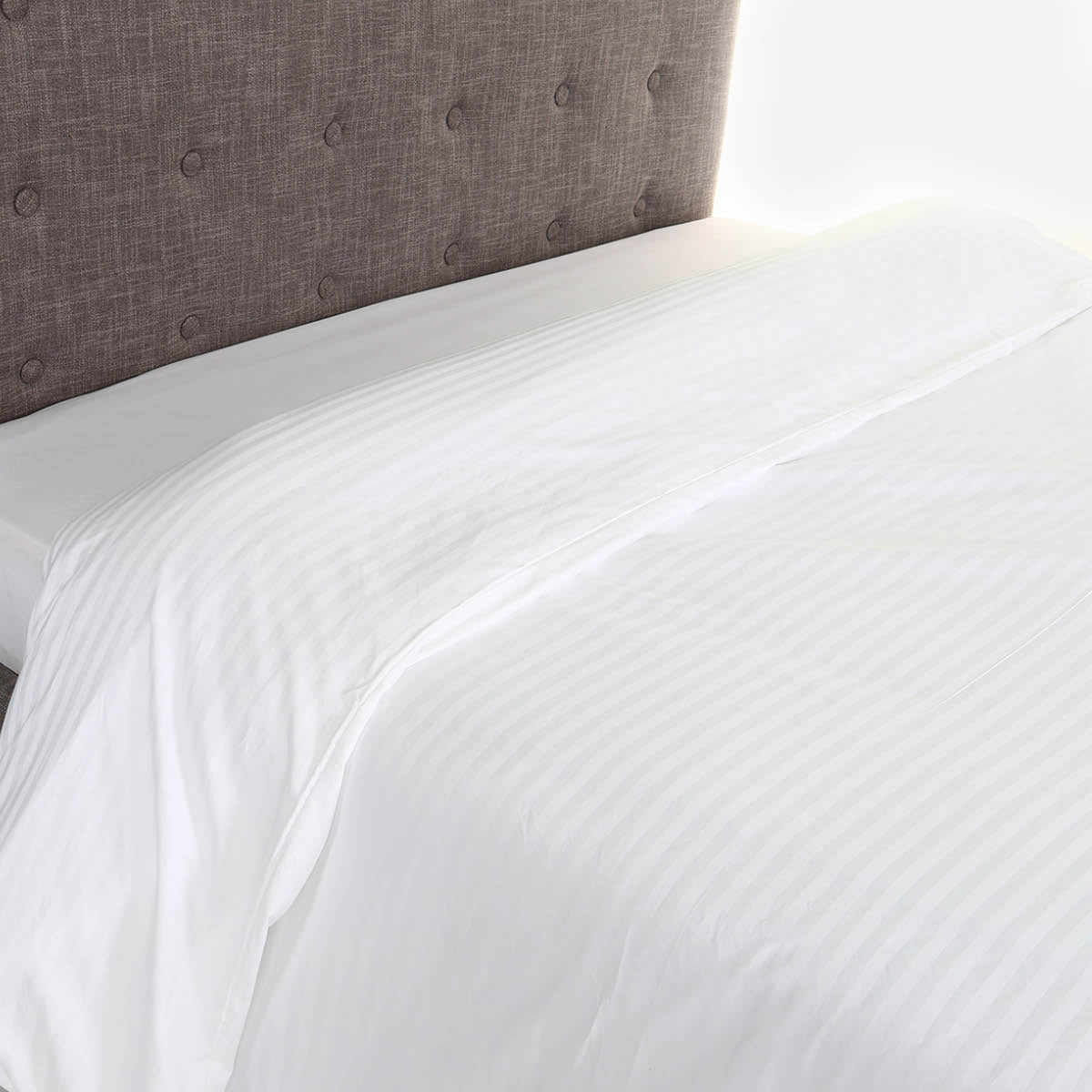 Family Home Hotel Living Duvet Cover (White) - Queen