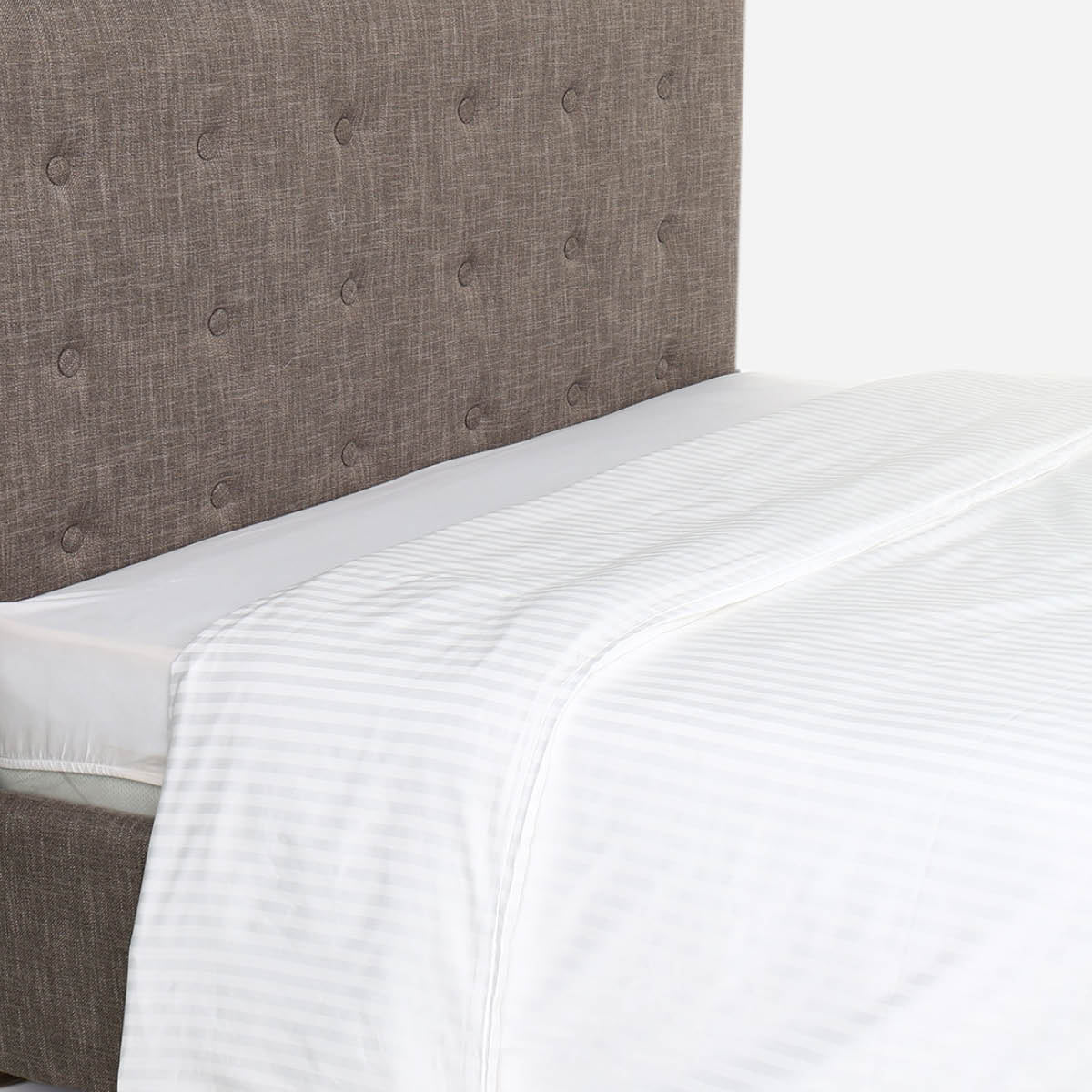 HWP-39241248:39241248_-_CANADIAN_DUVET_T300_HOTEL_1CM_WHITE_QUEEN3.jpg