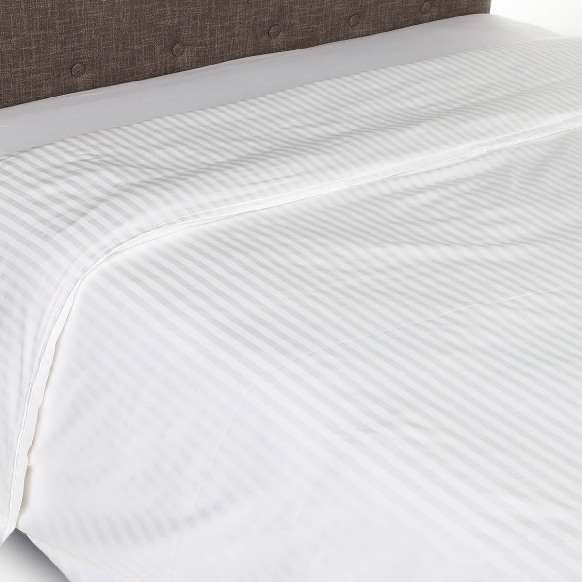 HWP-39241248:39241248_-_CANADIAN_DUVET_T300_HOTEL_1CM_WHITE_QUEEN4.jpg