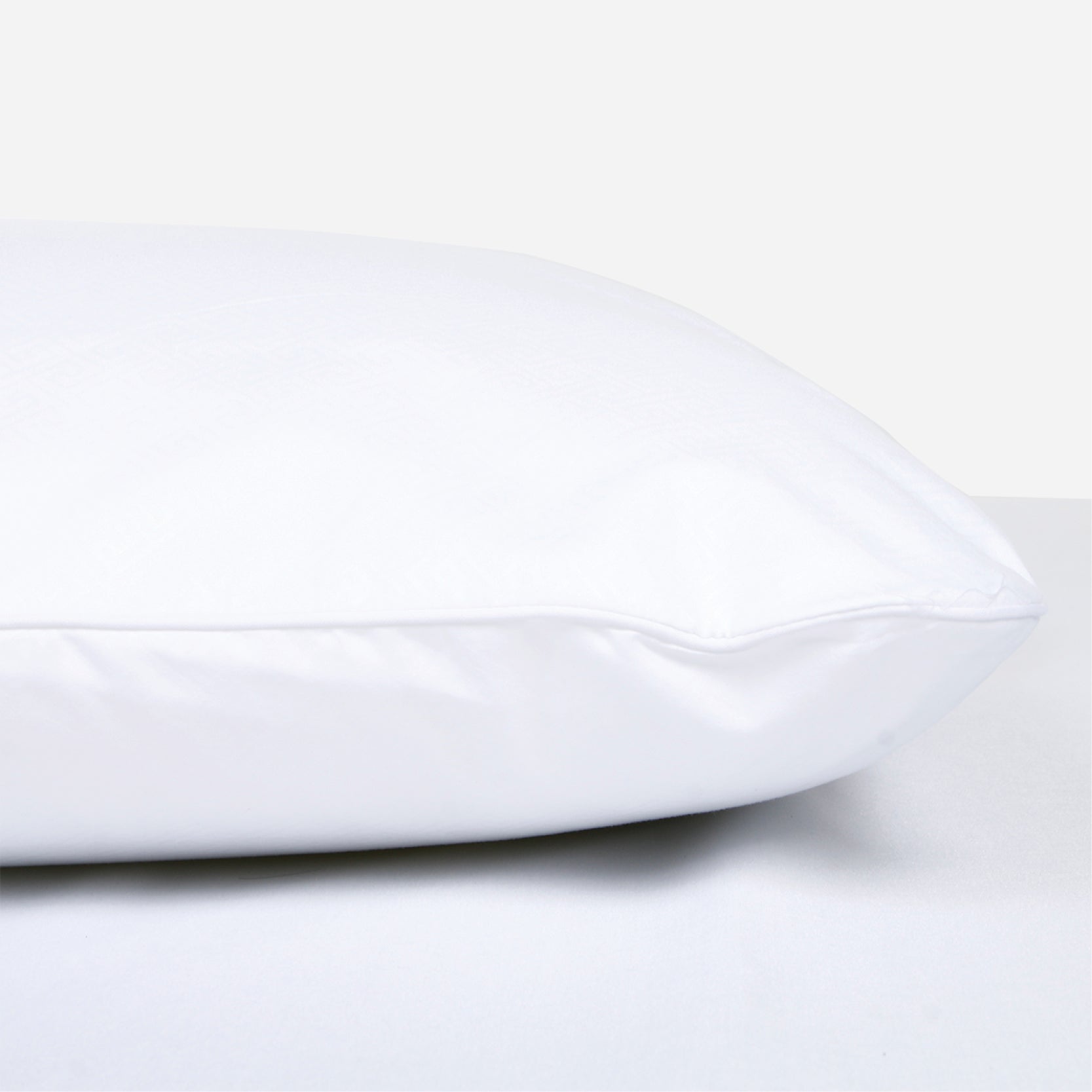 Kingston Vacuum Pillow - Queen