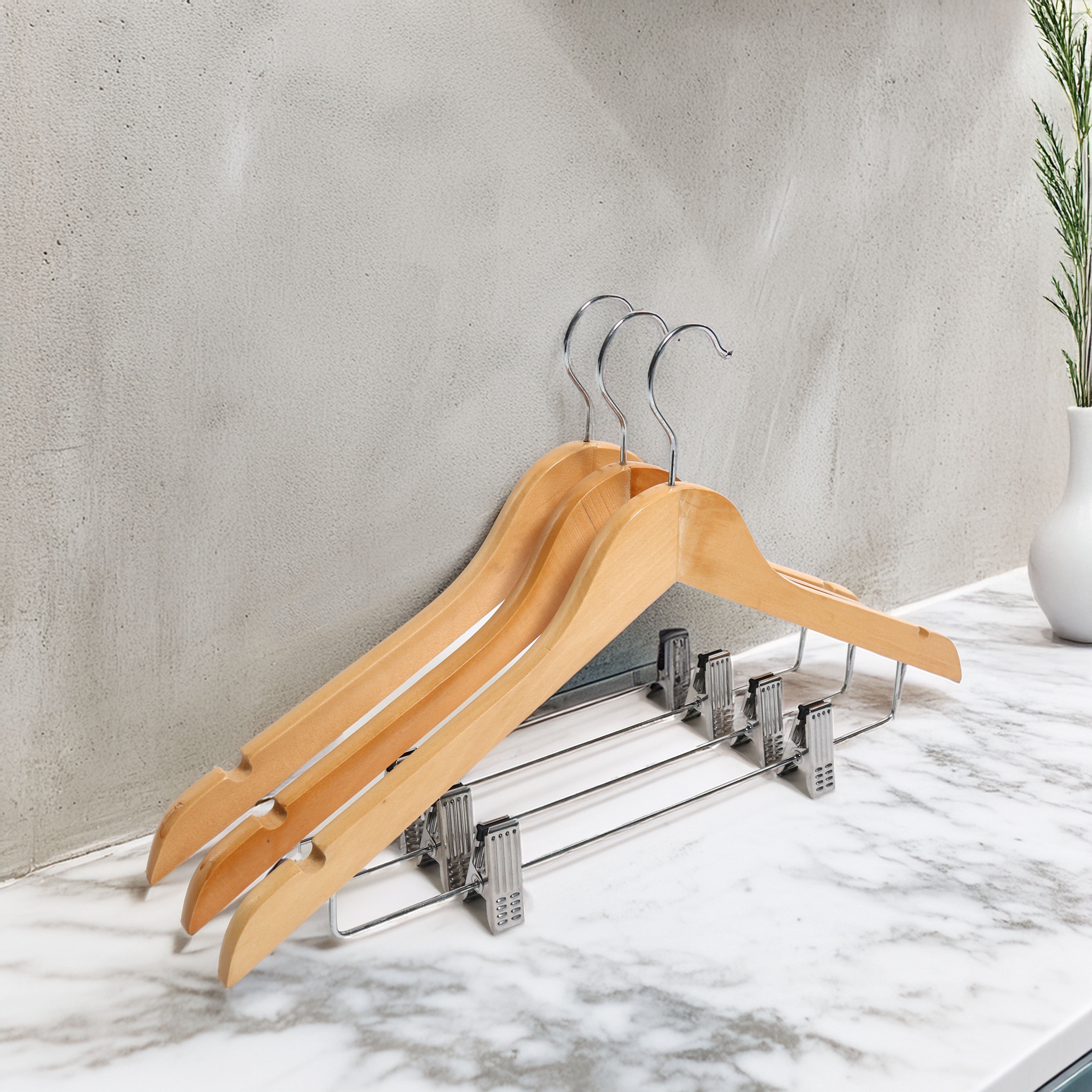 Hosh 3-Pieces Wooden Hanger With Clips EMW2006