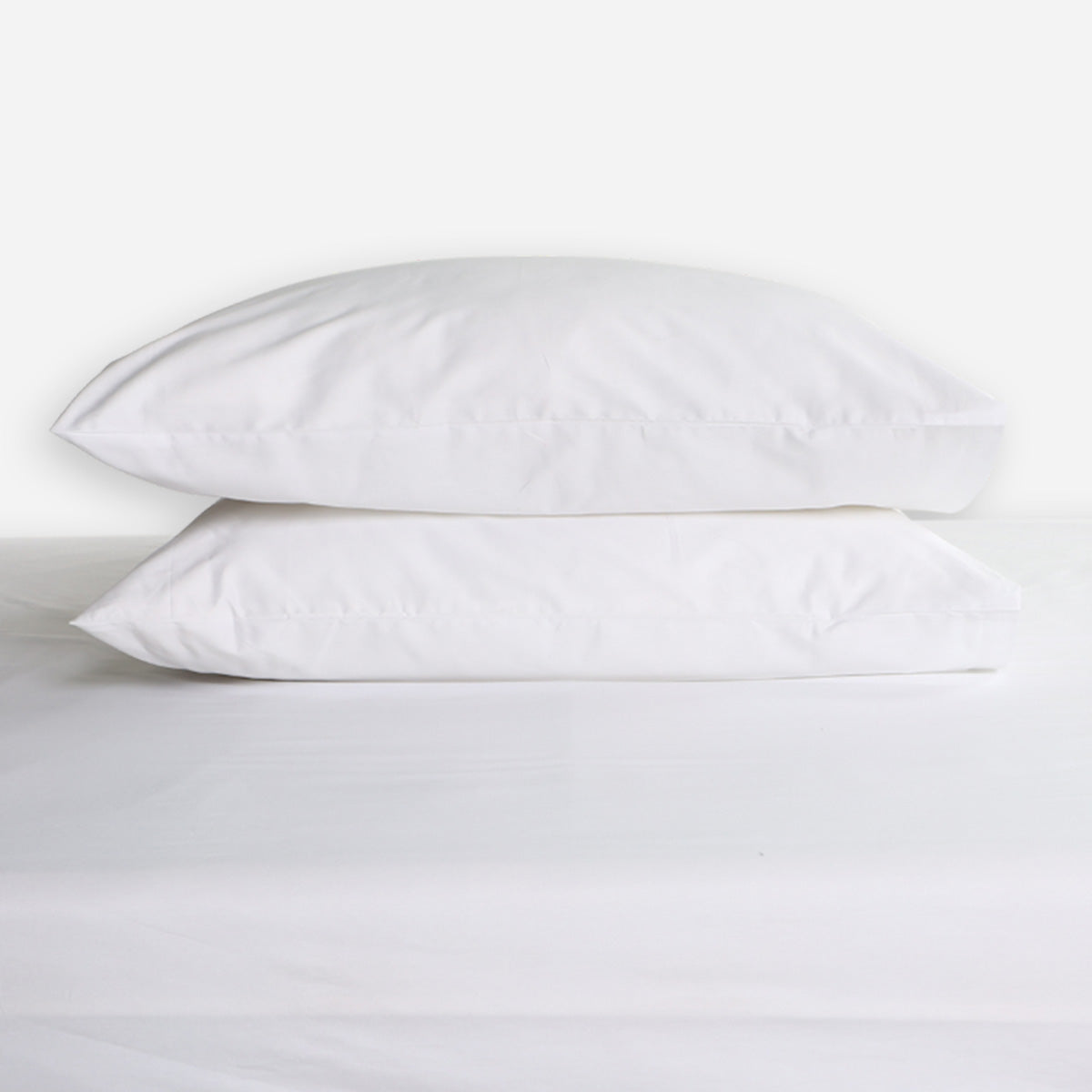 Royal Linens 3-Piece Platinum Collection Bedsheet Set (White) - Queen