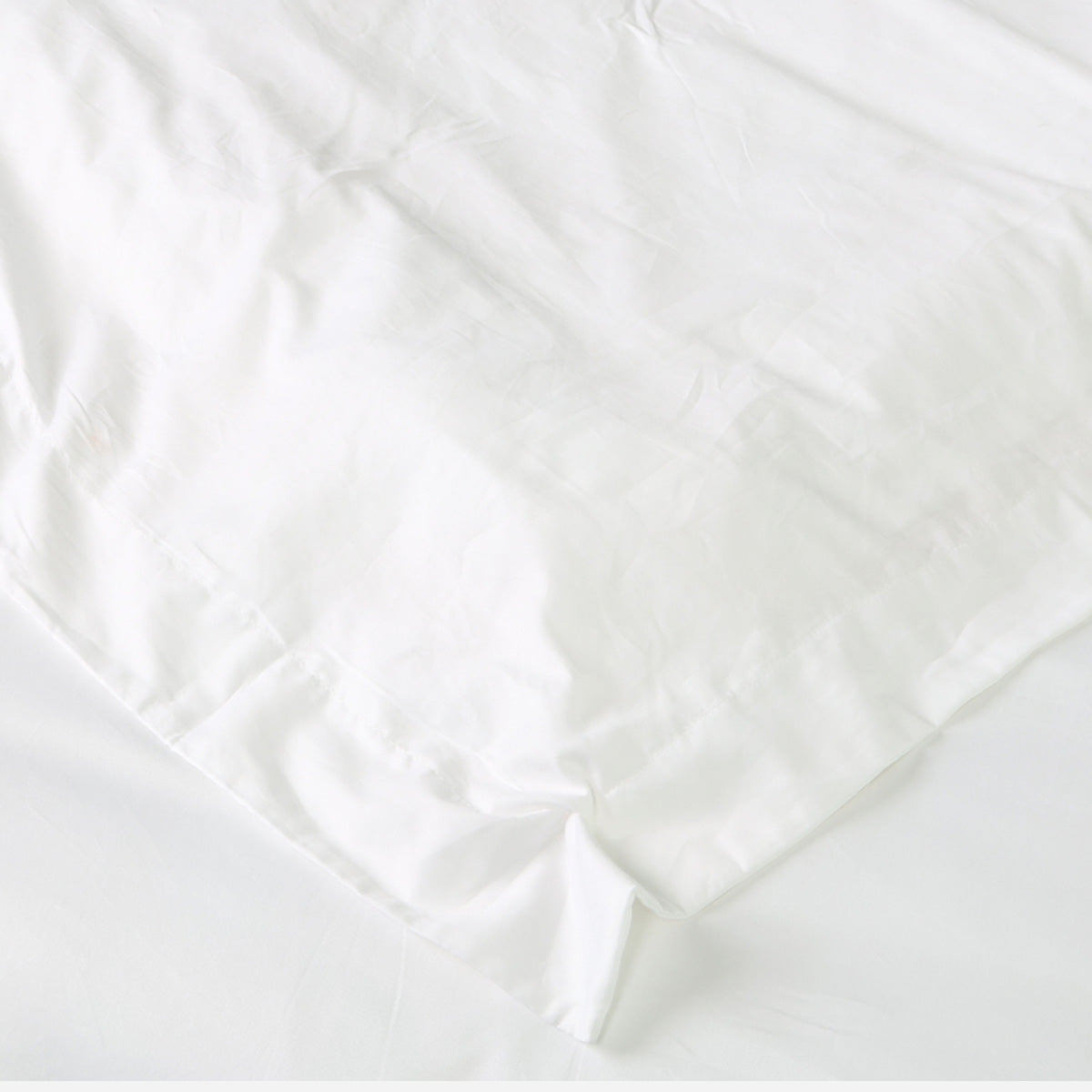 Royal Linens Platinum Collection Duvet Cover (White) - King
