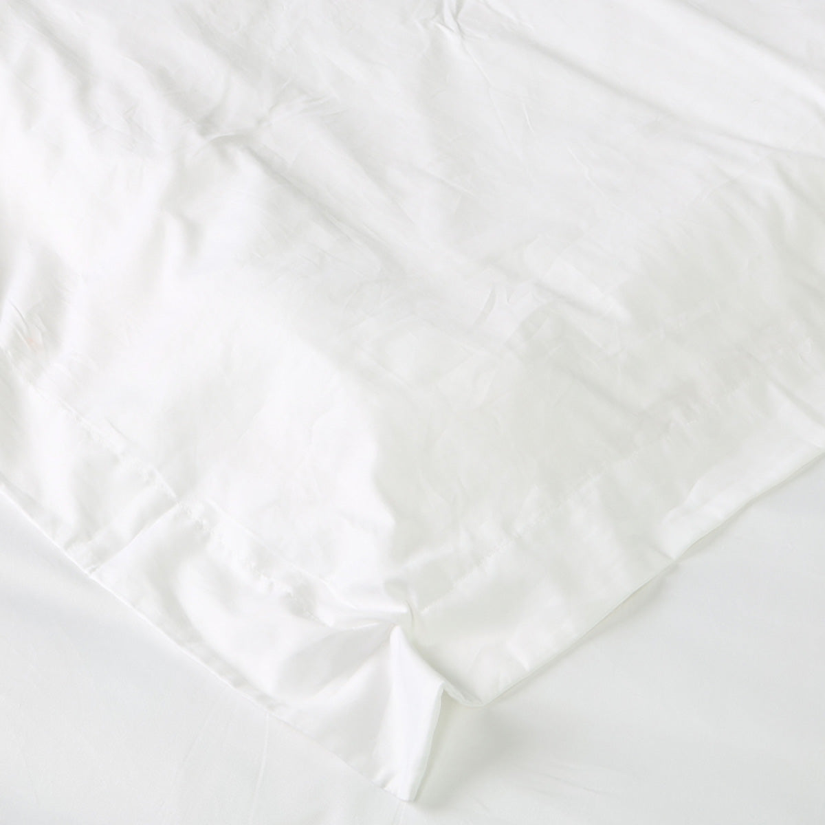 Royal Linens Platinum Collection Duvet Cover (White) - Queen
