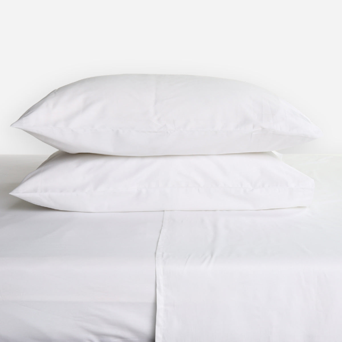 Royal Linens 4-Piece Gold Collection Bedsheet Set (White) - Queen